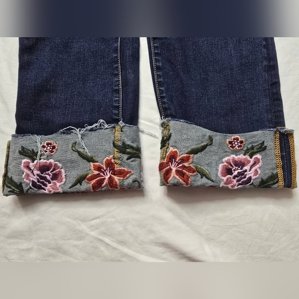 Driftwood Colette Floral Embroidered Cuff Jeans Dark Wash Crop Size 30 - Picture 7 of 10
